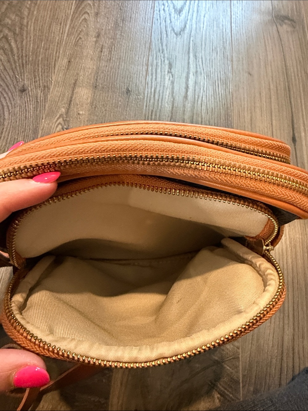 Valentina Classic Two-Tone Crossbody Bag in Black and Tan - Picture 10 of 10